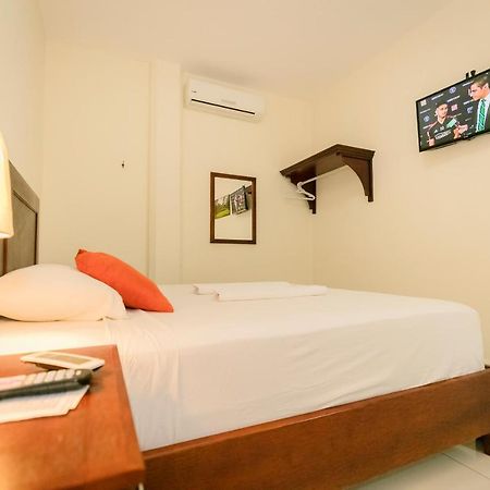 Hotel Mediterraneo Inn Santa Rosa de Lima Luaran gambar