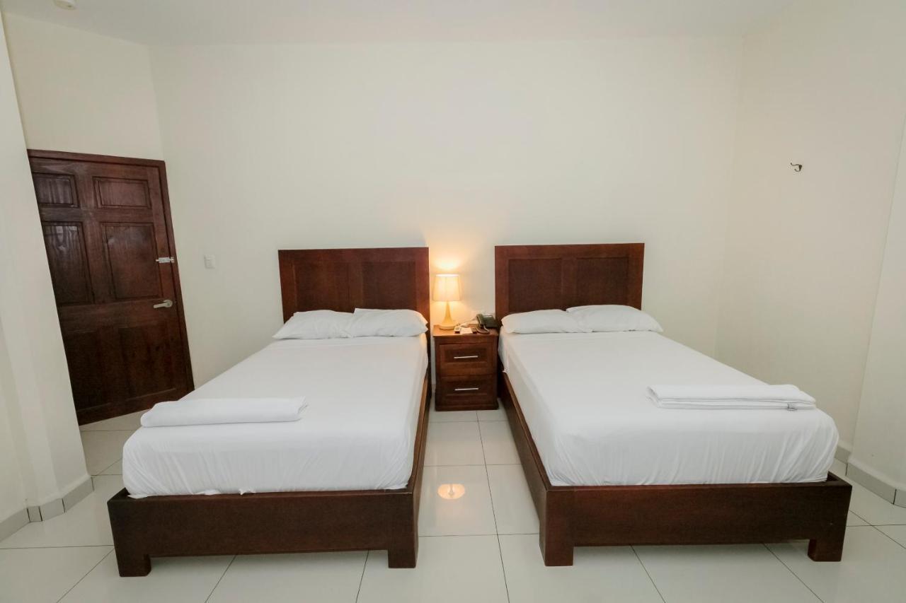 Hotel Mediterraneo Inn Santa Rosa de Lima Luaran gambar