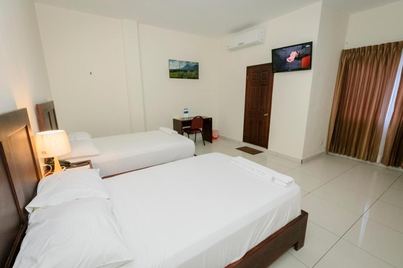 Hotel Mediterraneo Inn Santa Rosa de Lima Luaran gambar