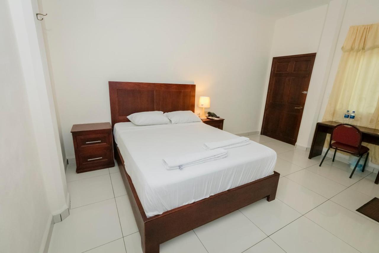 Hotel Mediterraneo Inn Santa Rosa de Lima Luaran gambar