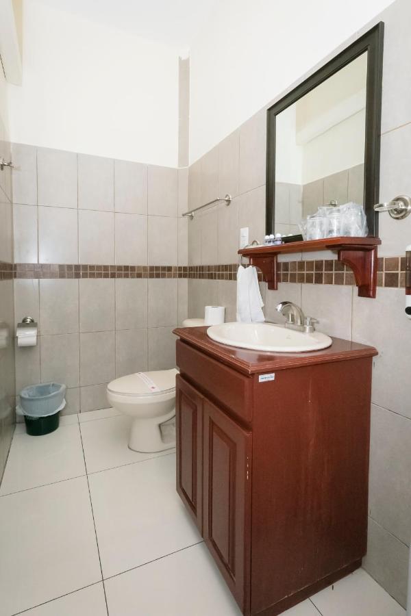 Hotel Mediterraneo Inn Santa Rosa de Lima Luaran gambar