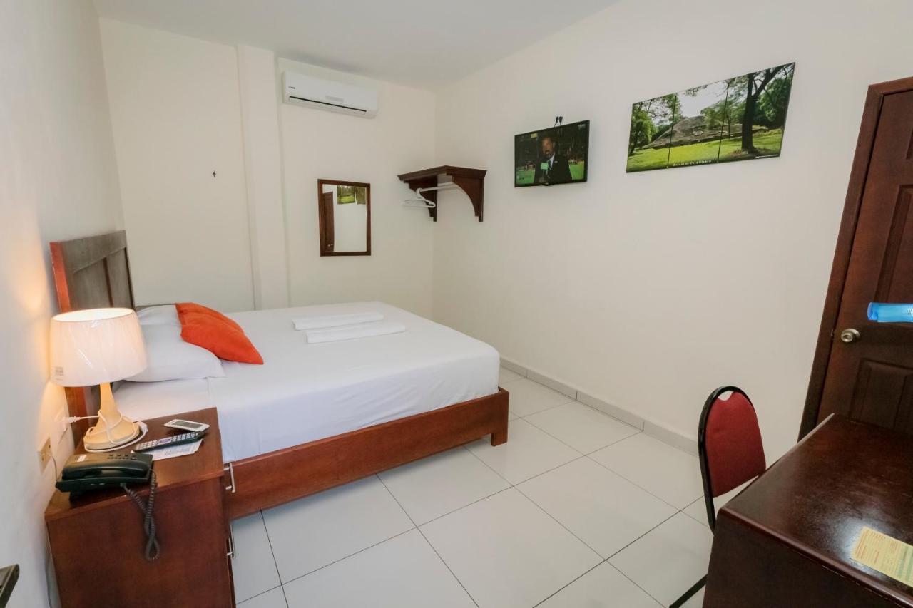 Hotel Mediterraneo Inn Santa Rosa de Lima Luaran gambar