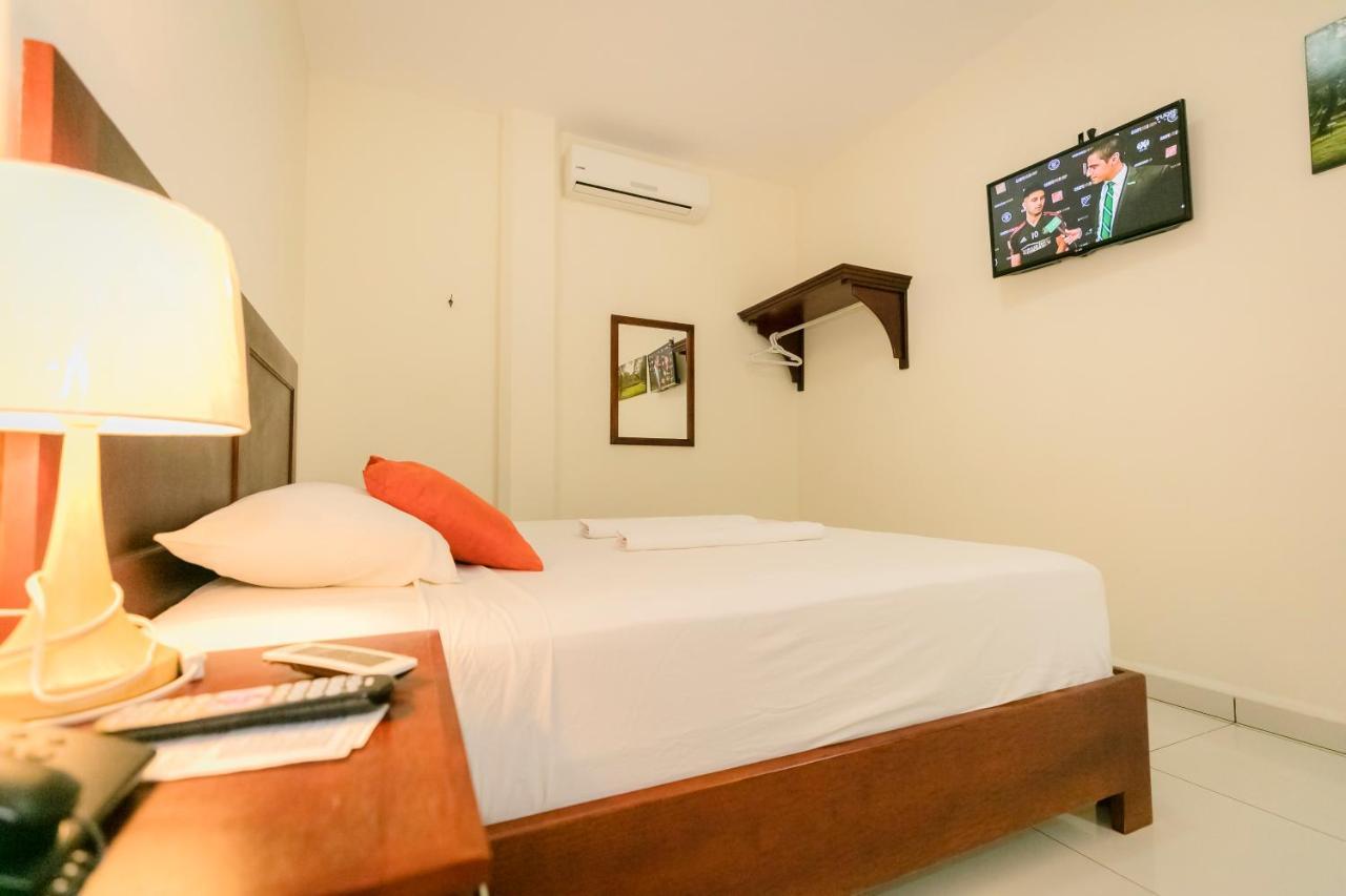 Hotel Mediterraneo Inn Santa Rosa de Lima Luaran gambar