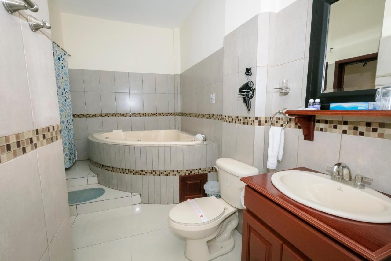 Hotel Mediterraneo Inn Santa Rosa de Lima Luaran gambar