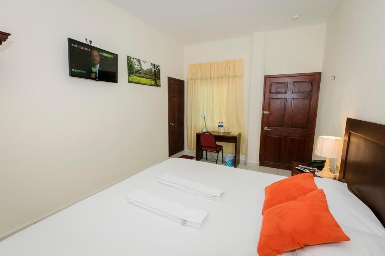 Hotel Mediterraneo Inn Santa Rosa de Lima Luaran gambar