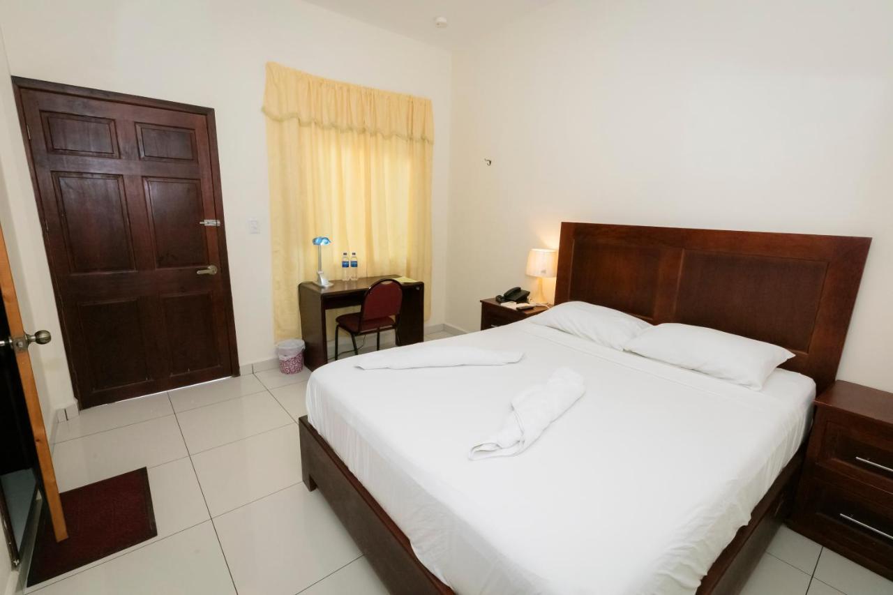 Hotel Mediterraneo Inn Santa Rosa de Lima Luaran gambar