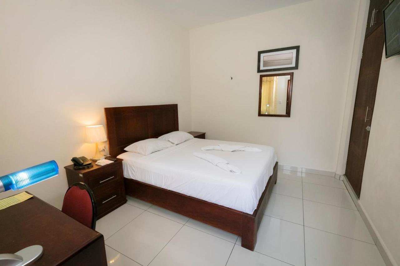 Hotel Mediterraneo Inn Santa Rosa de Lima Luaran gambar