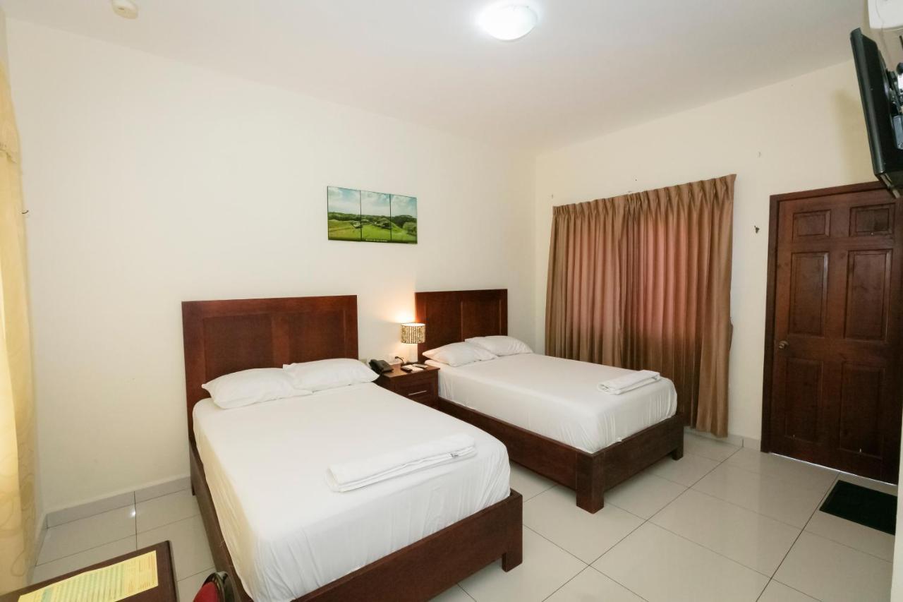 Hotel Mediterraneo Inn Santa Rosa de Lima Luaran gambar